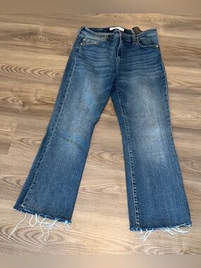 Liverpool Crop Flare Jean Raw Hem in Fallbrook Women’s size 10 / 30